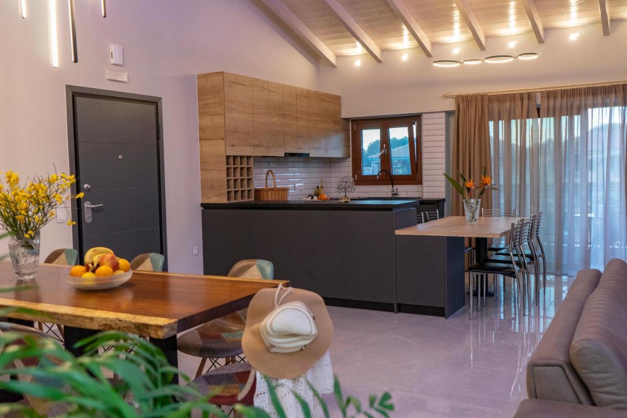 נידרי Emily Apartments מראה חיצוני תמונה