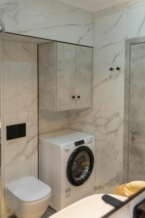 נידרי Emily Apartments מראה חיצוני תמונה