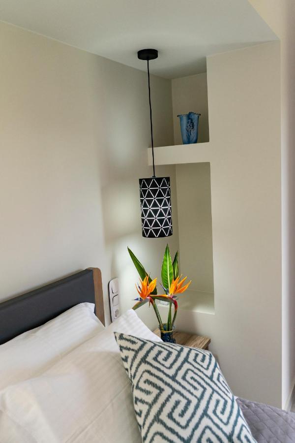 נידרי Emily Apartments מראה חיצוני תמונה