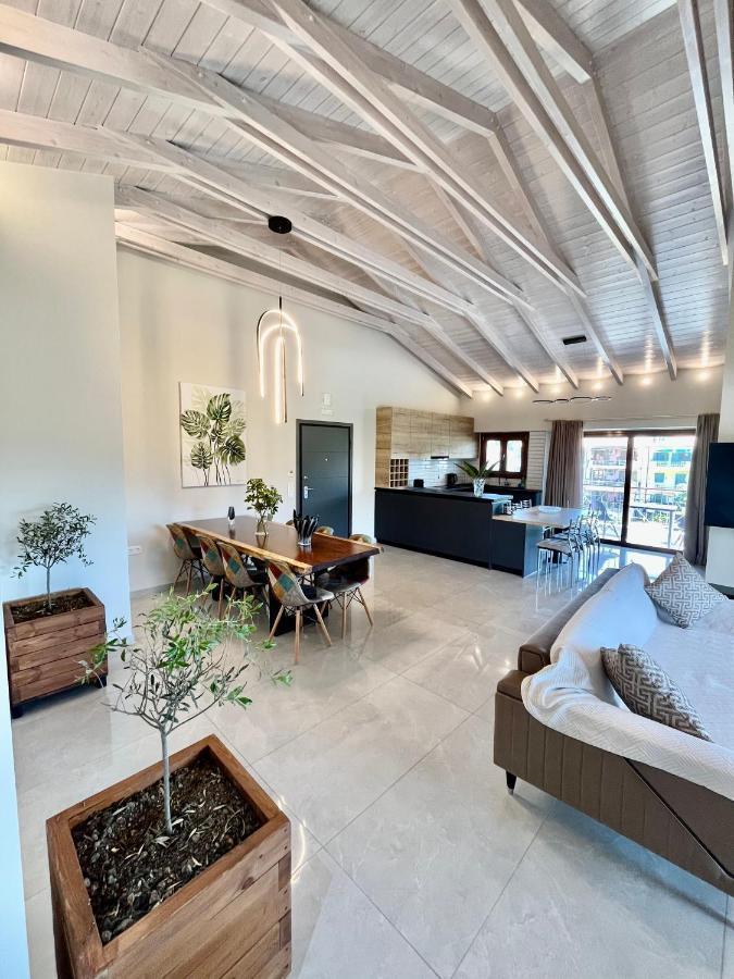 נידרי Emily Apartments מראה חיצוני תמונה