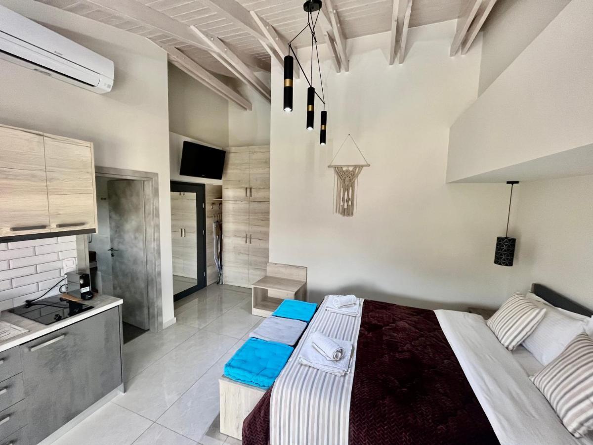 נידרי Emily Apartments מראה חיצוני תמונה