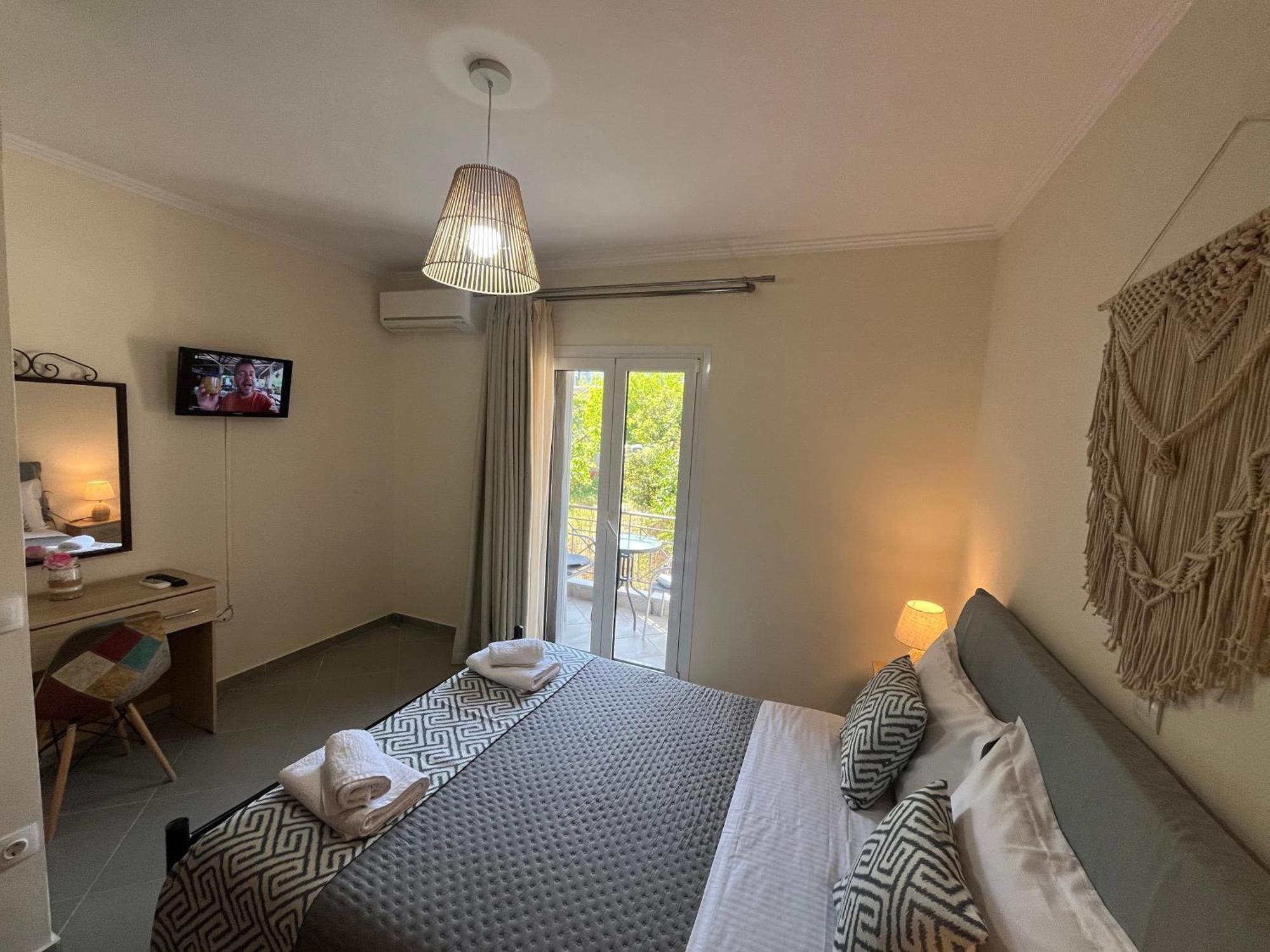 נידרי Emily Apartments מראה חיצוני תמונה